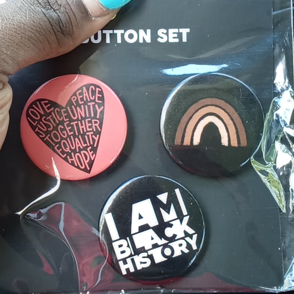 Button set - Picture 2 of 2